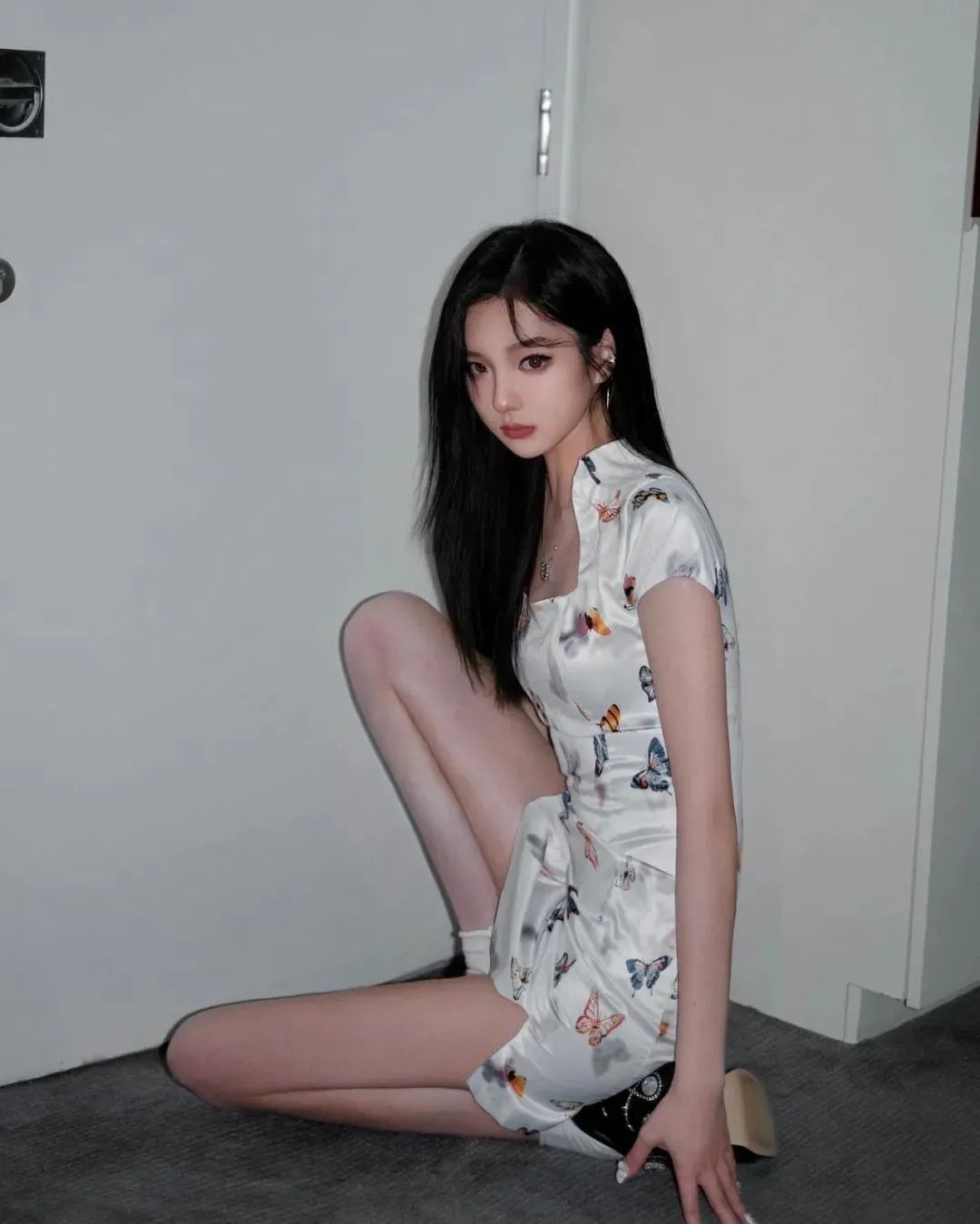 国产网红SheeNakkk，拥有精致氛围感的美少女