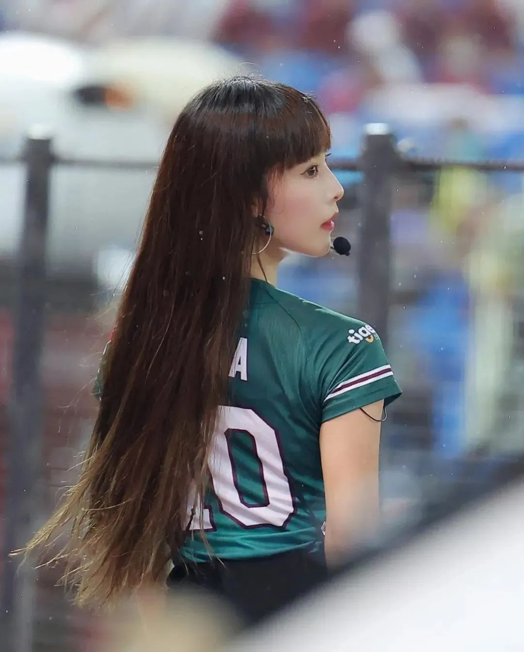 台湾网红叶骞逸，甜美迷人的啦啦队女神
