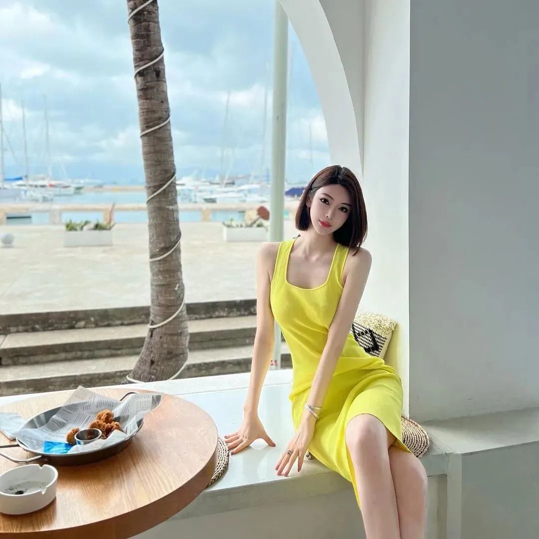 孔天天，甜美又性感的气质女神