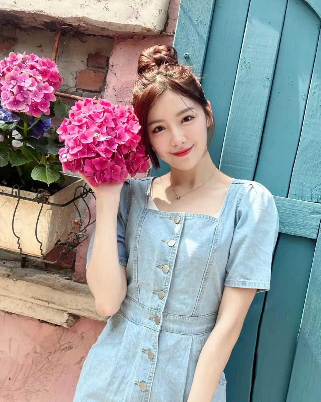 台湾网红李恩菲，甜美迷人的啦啦队女神