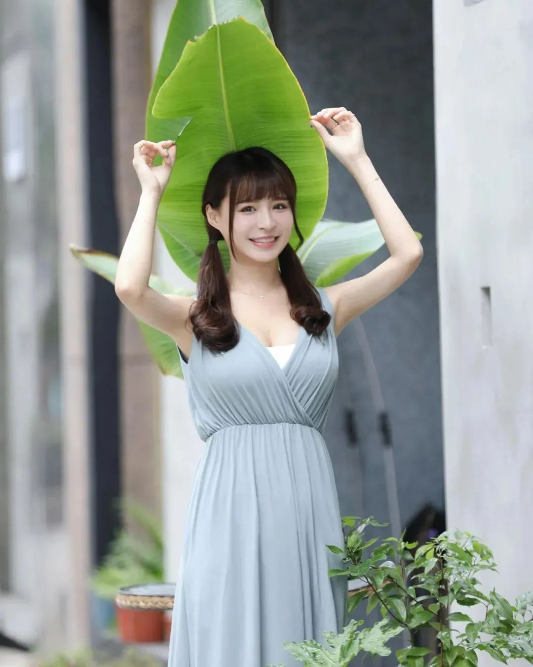 台湾网红吴婕安，拥有天使童颜的她，被网友称其为“呆萌女神”