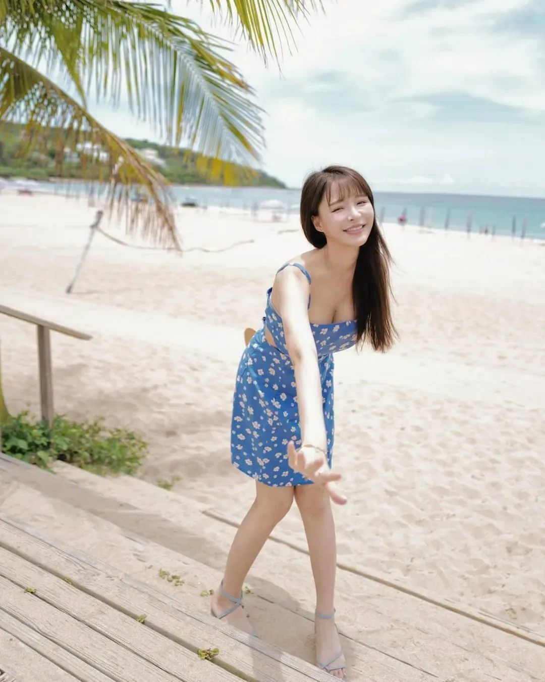 台湾网红吴婕安，拥有天使童颜的她，被网友称其为“呆萌女神”