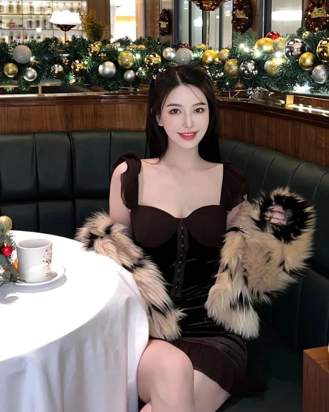 国产网红olivia，甜美迷人的她，是多少人心目中的完美型女友