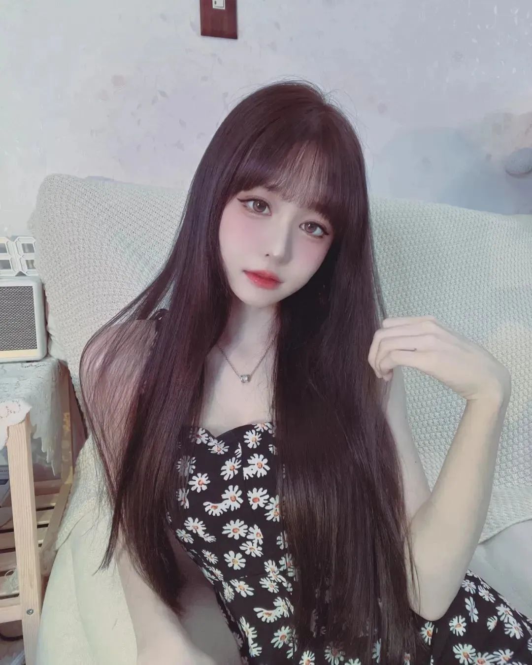 台湾网红王依渟，甜美迷人的气质女神