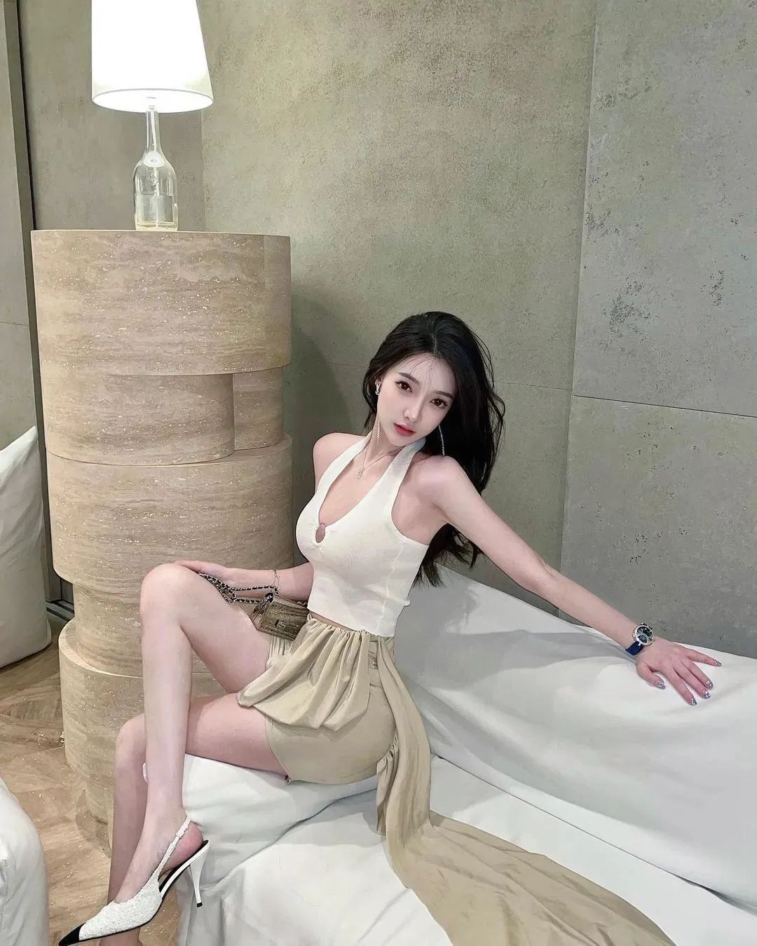 国产网红卢颖儿，甜美又性感的气质女神