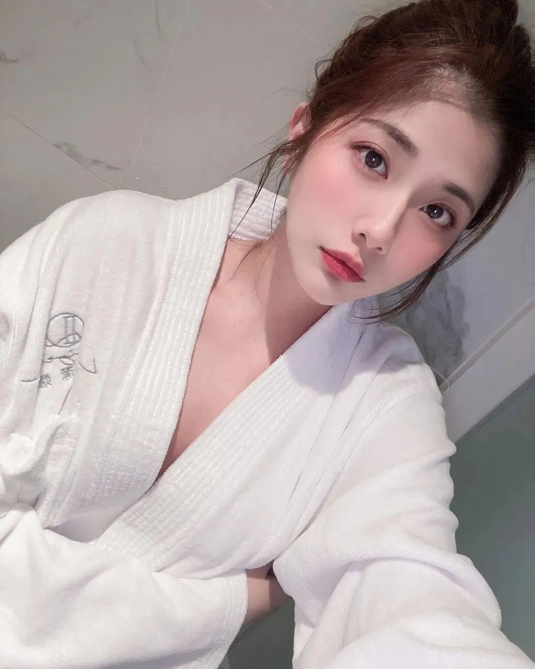 台湾网红沐沐，甜美又性感的气质女神