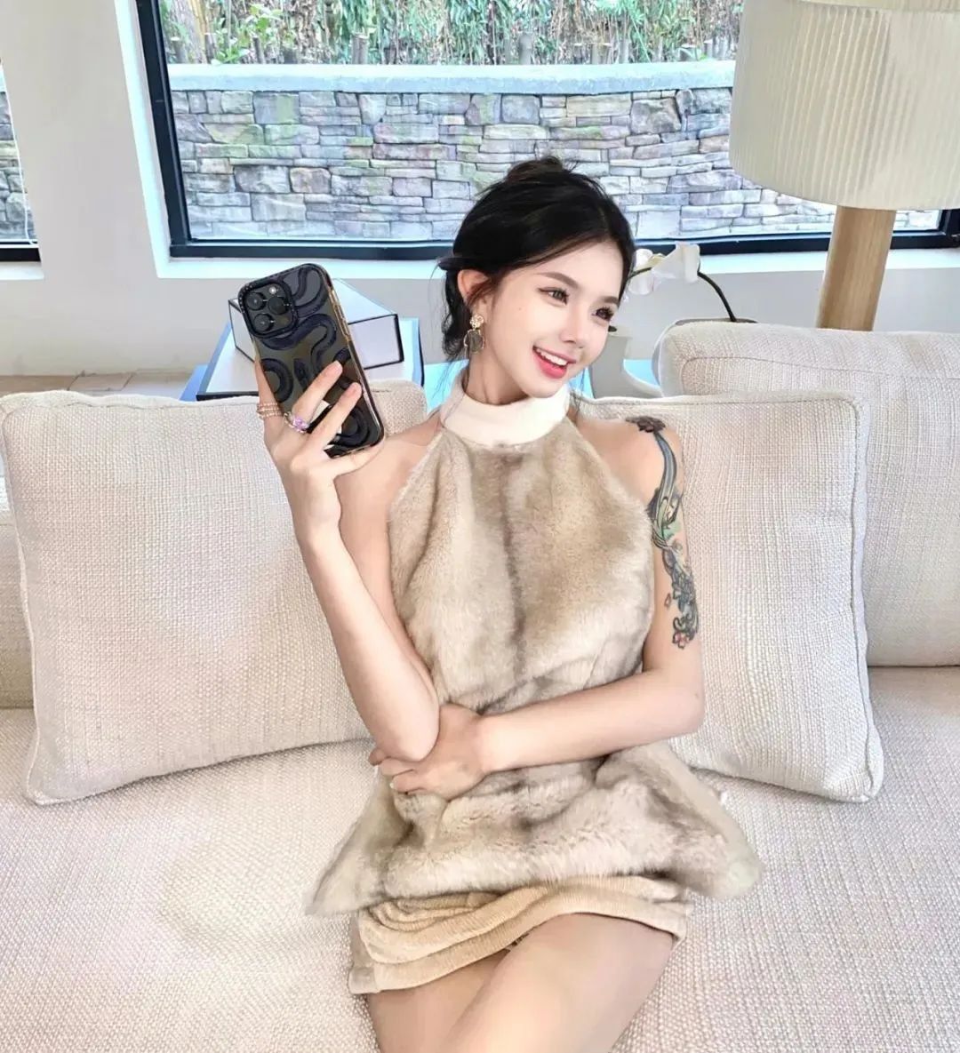 国产网红xyyoff，貌美如花的御姐范女神