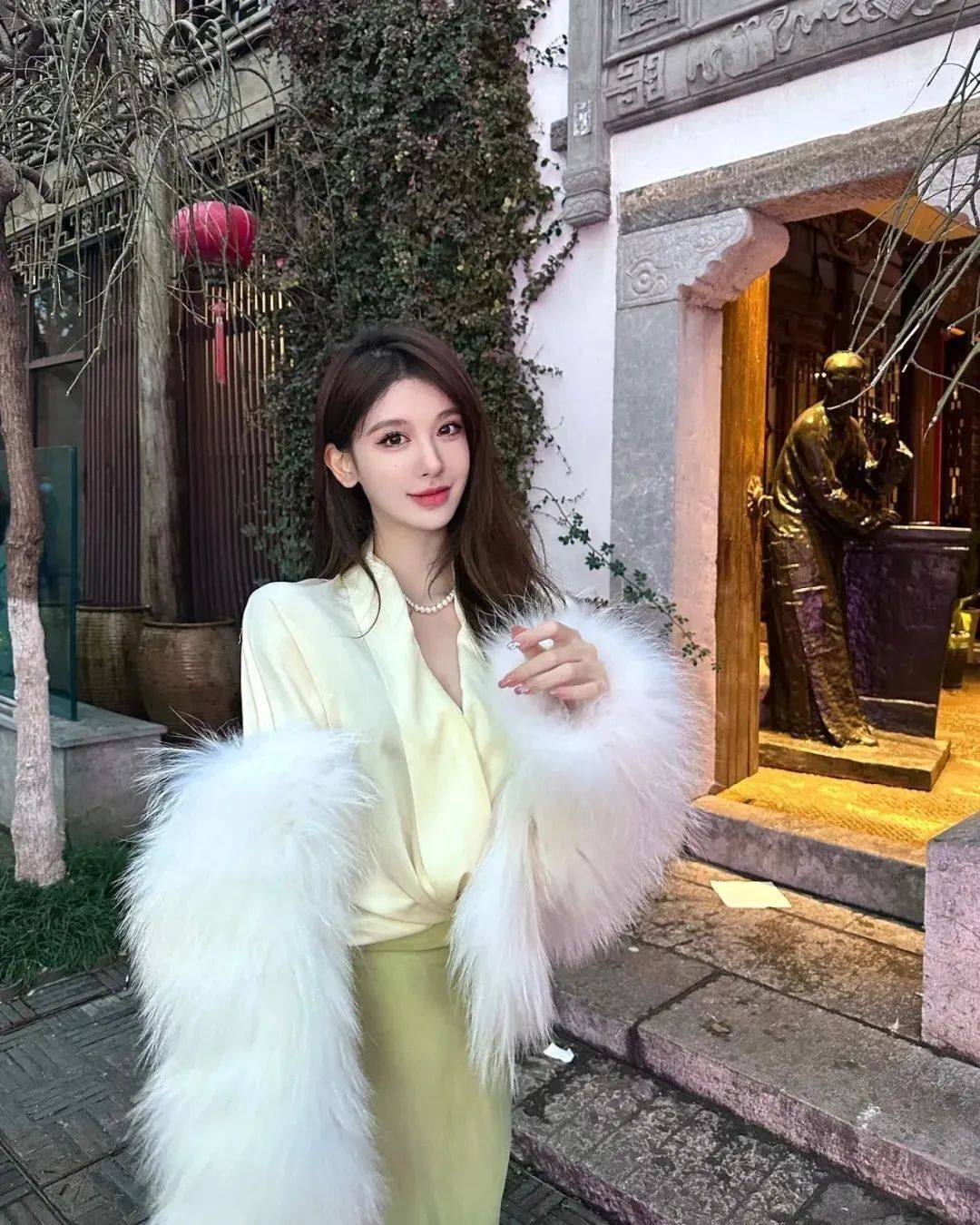 国产网红Jessie，拥有精致氛围感的时尚美女