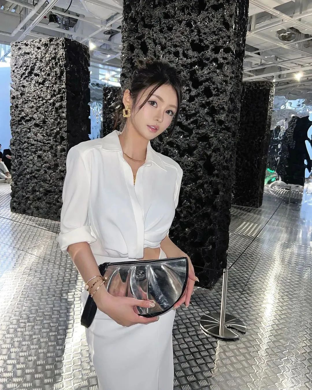 国产网红笑辛，拥有精致五官桃花眼的高冷系女神