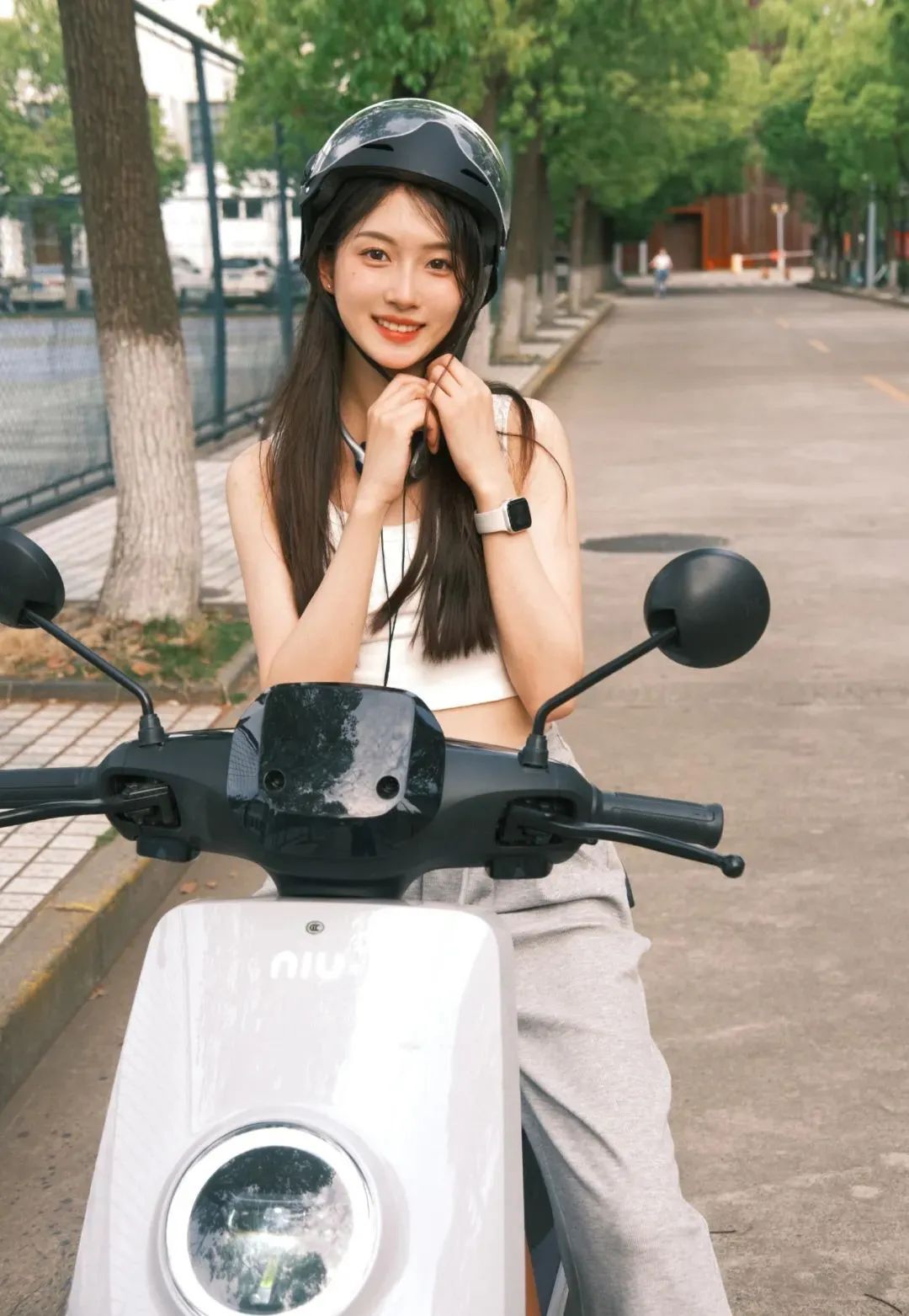 国产网红三秋鱼籽，来自同济大学的可爱系美女校花