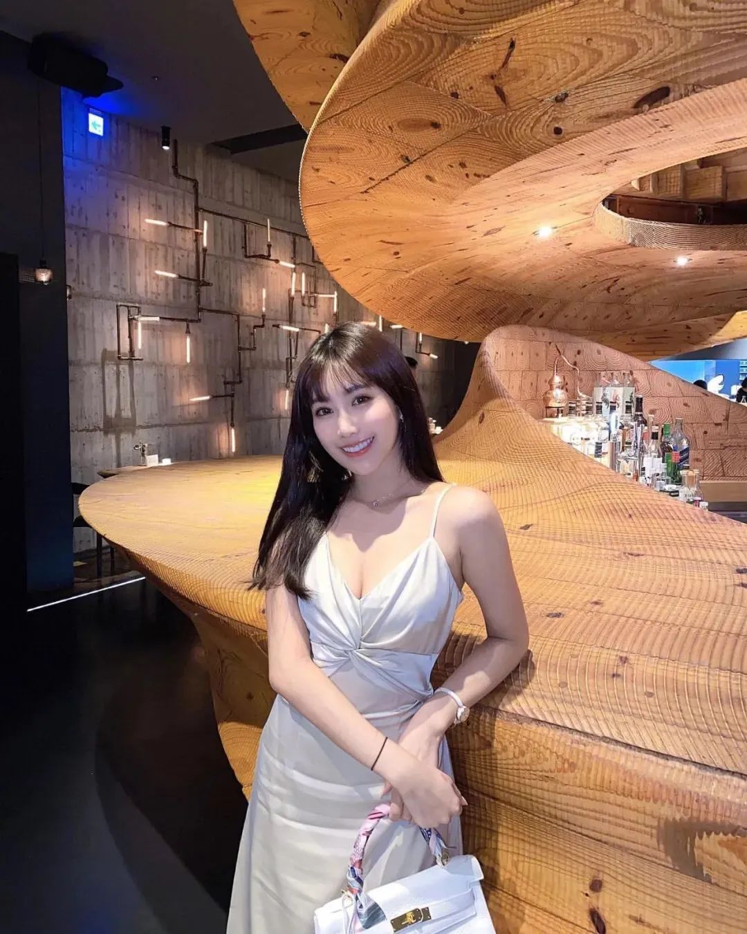 台湾网红张楚珊，甜美又性感的御姐范女神