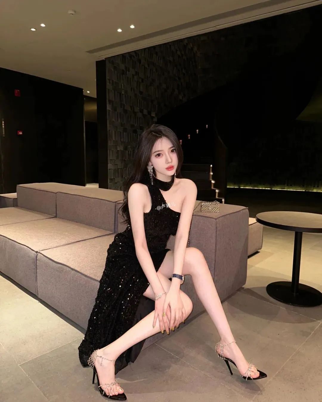 国产网红卢颖儿，甜美又性感的御姐范女神