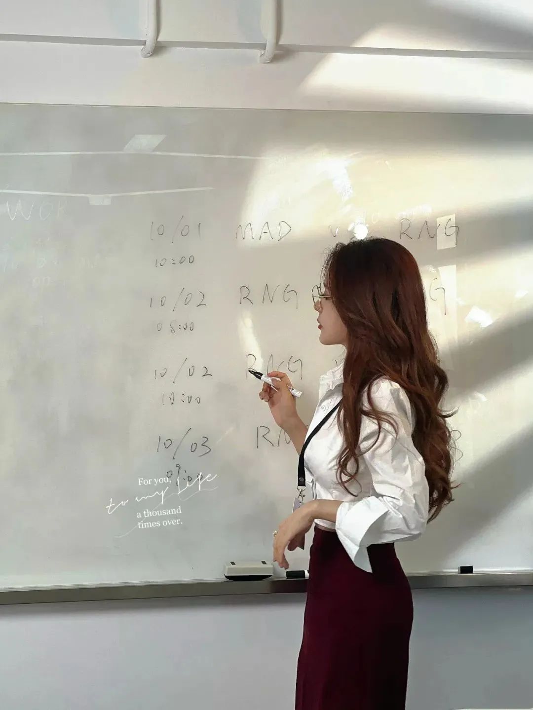 国产网红 | 冯雨，金丝眼镜一戴，妥妥的“斩男”系女神