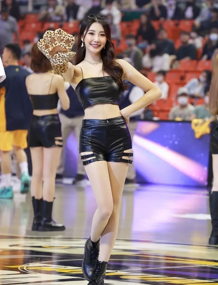 台湾网红 | 林宛璇，甜美又性感的“电豹女神”