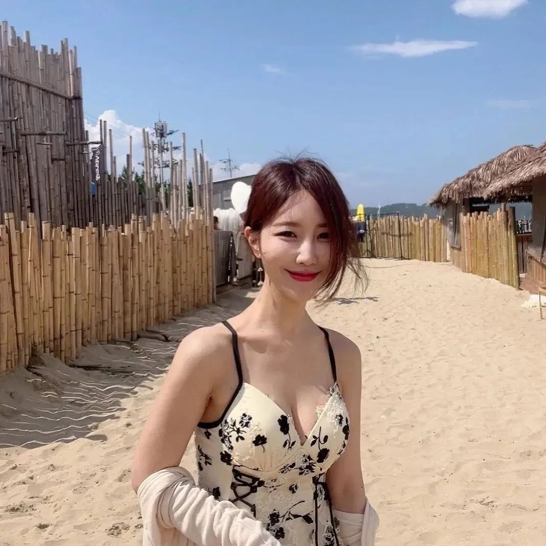 韩国网红 | 甜美又性感的御姐范女神