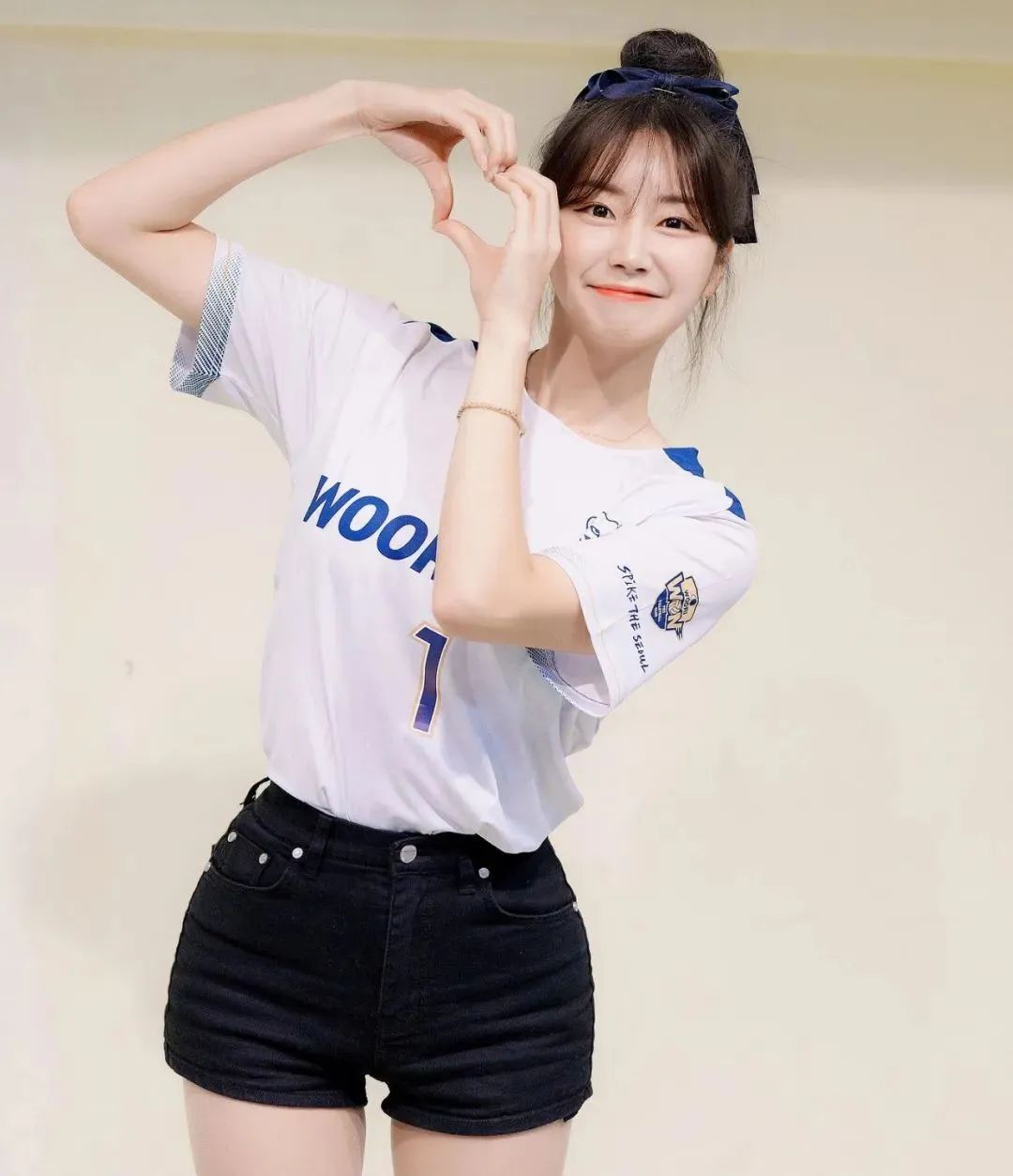 韩国顶级网红美女，长相甜美迷人的啦啦队女神