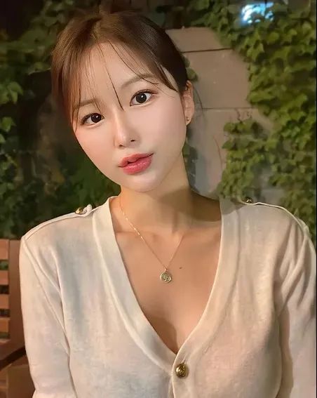 韩国网红 | mminily，甜美又迷人的颜值系女神