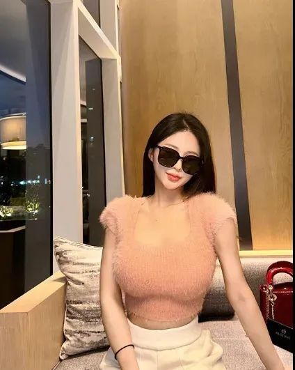 韩国网红 | mminily，甜美又迷人的颜值系女神
