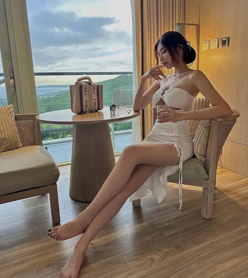 台湾网红 | 秒智，甜美又性感的顶级美女模特