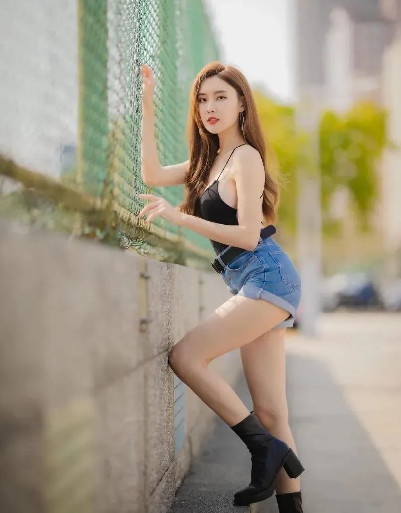 台湾极品网红！甜美又性感的时尚辣妈
