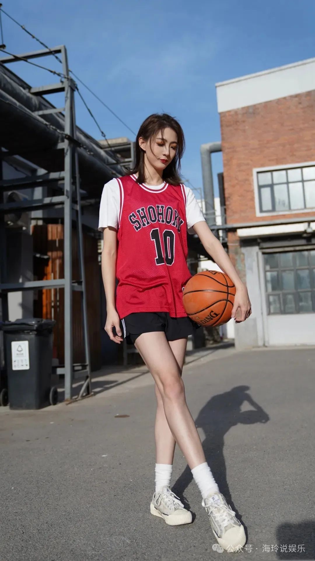 腾讯最美女主播！颜值出众，身材实力杠杠的！