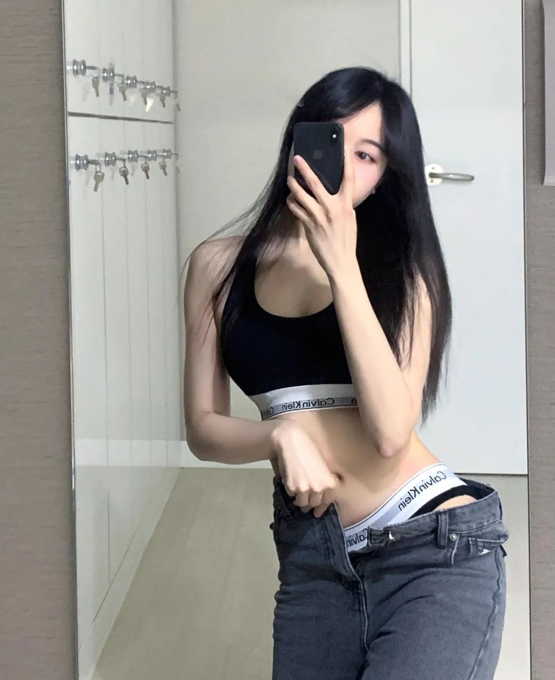 前凸后翘，完全顶不住