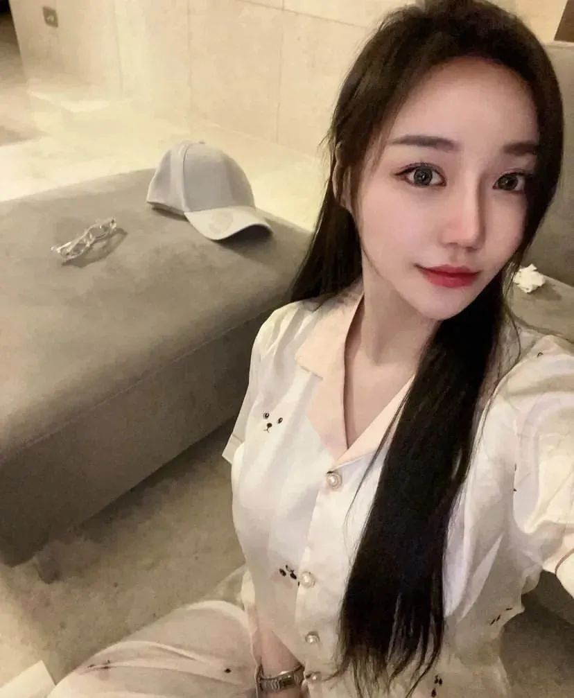 韩国网红slove，拥有精致甜美脸蛋的顶级美女模特