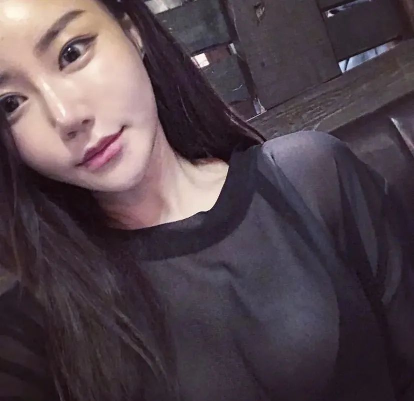 韩国网红slove，拥有精致甜美脸蛋的顶级美女模特