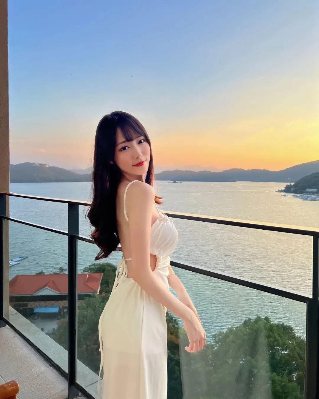 顶级校花，极品台妹，身材和颜值都很顶！