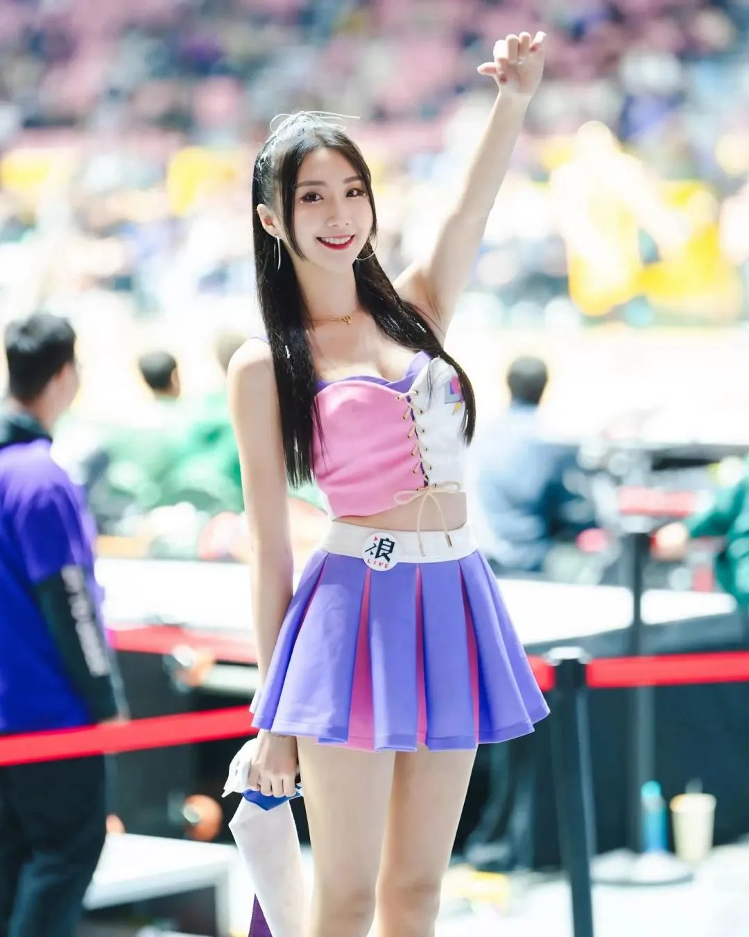 S曲线！极致身材！腰臀比天花板台妹