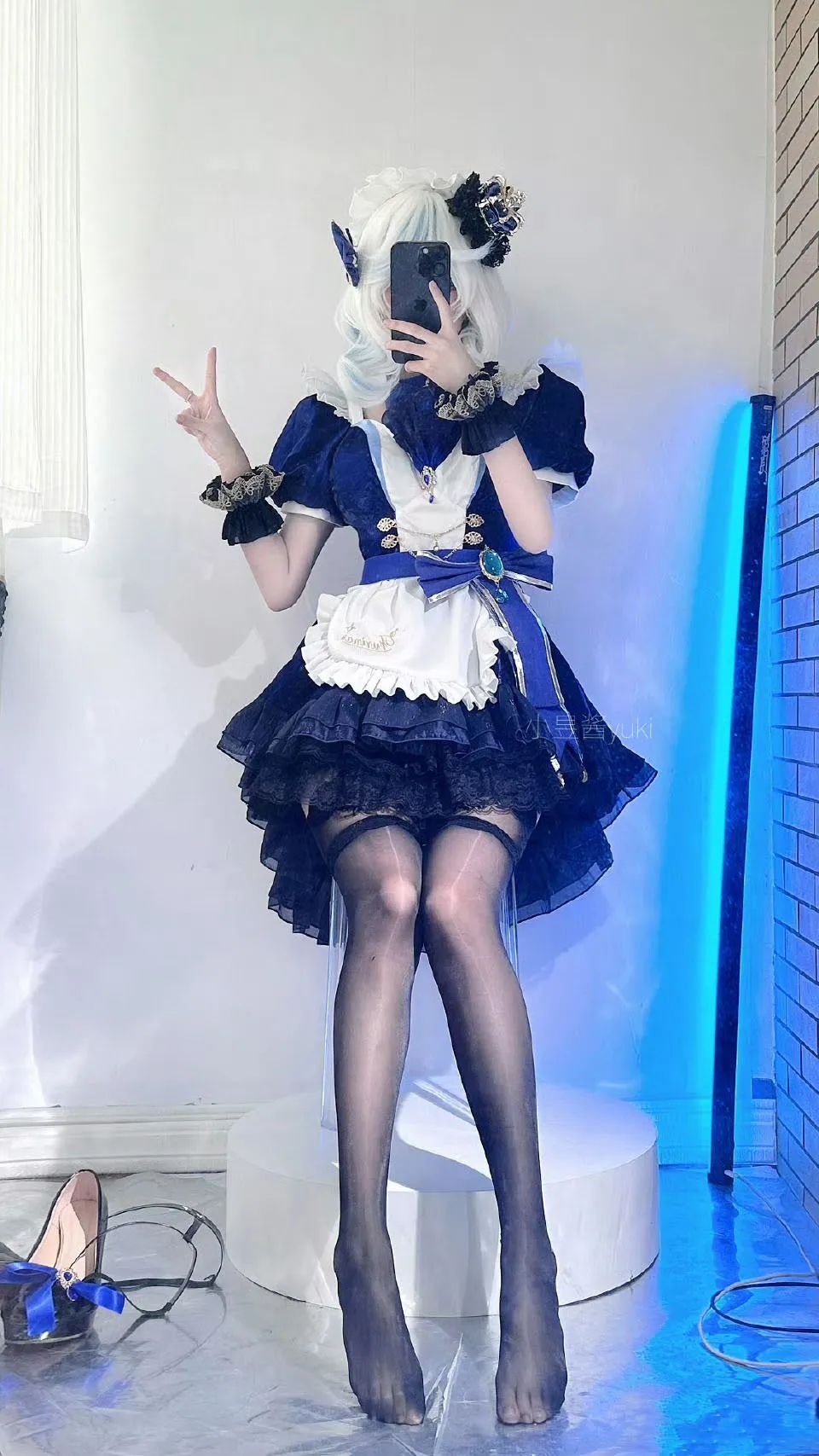 原神cos：泳装+裸足，双马尾妮露太美了！光腿申鹤，黑丝女仆装芙芙可爱爆了！