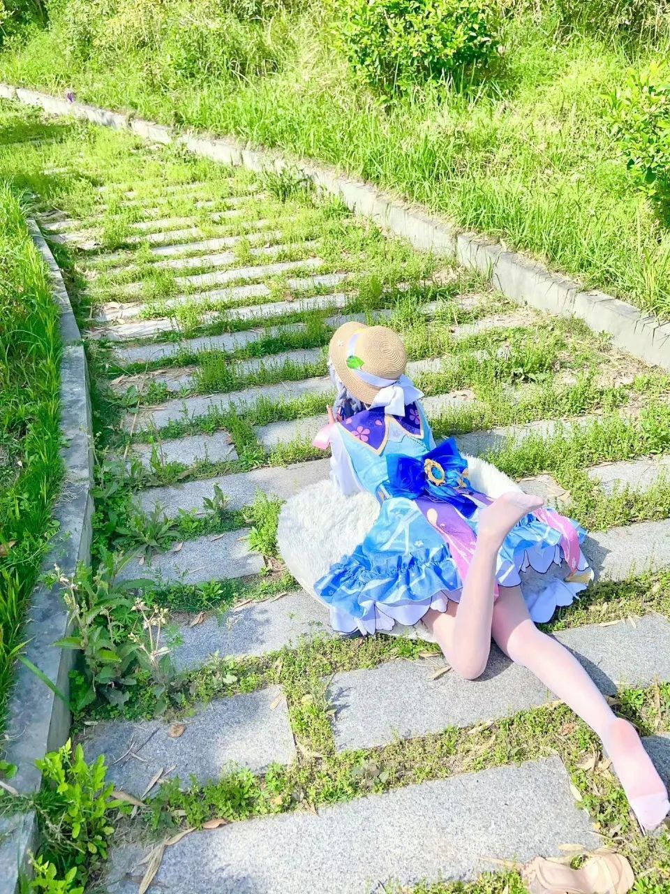 原神cos：太养眼了！绫华白丝水手服真乖巧！裸足和服雷神，女仆甘雨真不错！