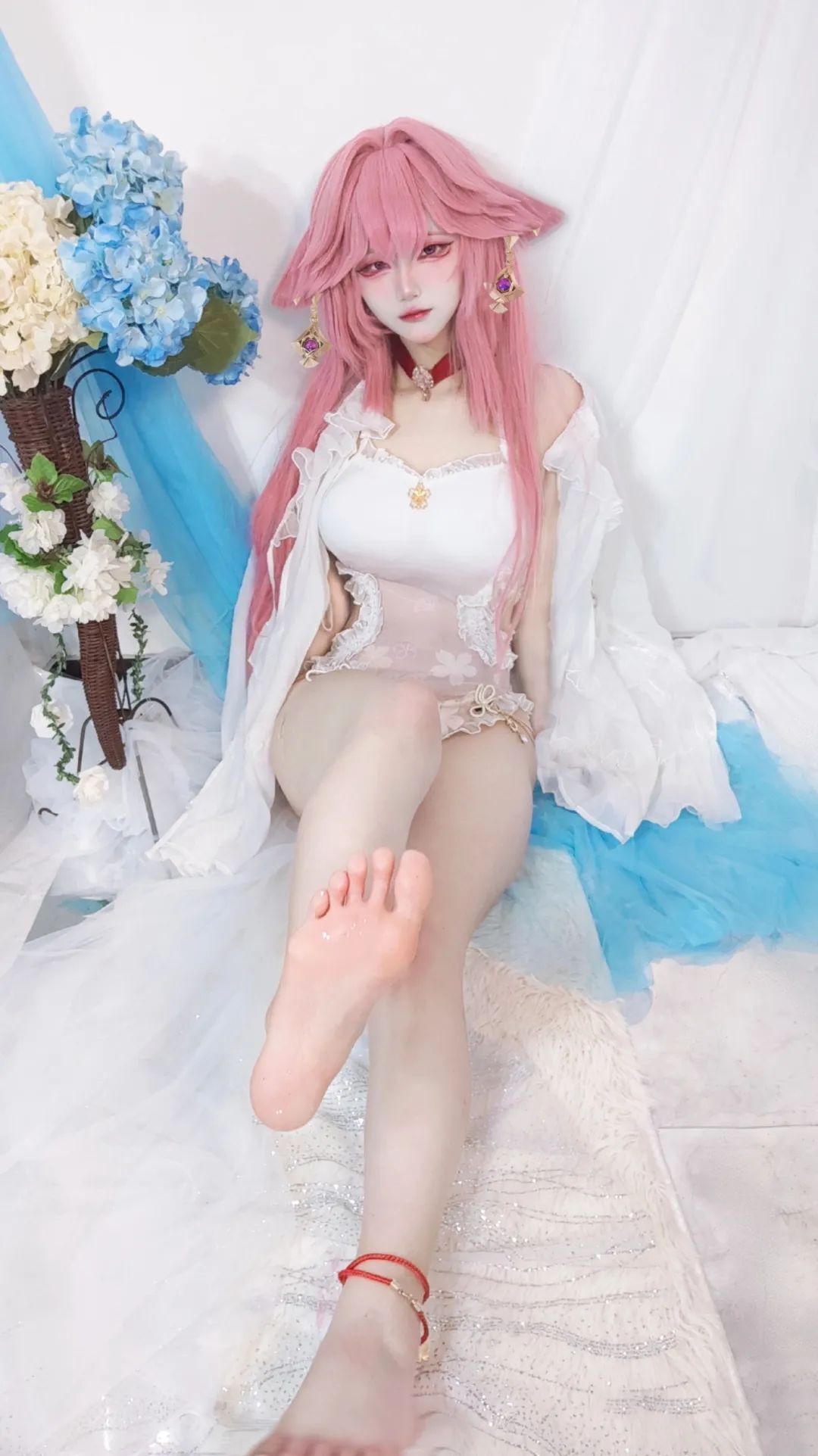 原神cos：裸足+泳装，神子姐姐太御了！妮露撩腿太吸睛！绫华抹胸连衣裙太美了！