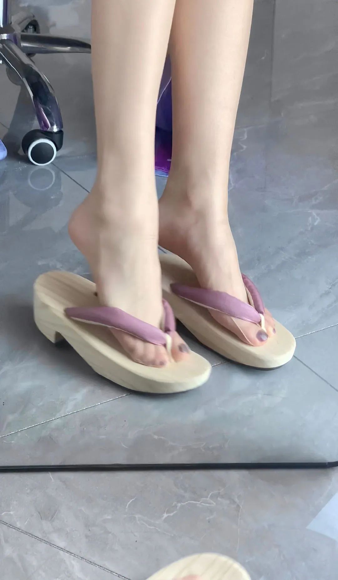 原神cos：裸足+短裙，小厨娘宵宫谁不爱？泳装妮露，莱依拉大长腿太好看了！