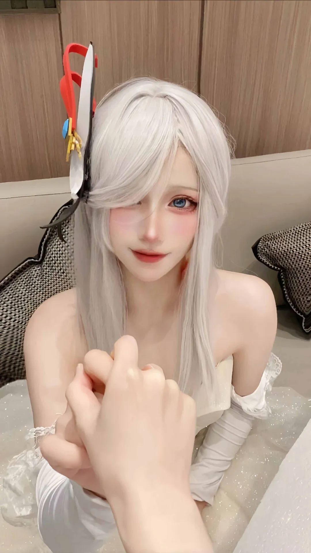 原神私设cos：申鹤抹胸白衣裙！女仆夜兰优菈神子！黑丝制服雷神真是太顶了！