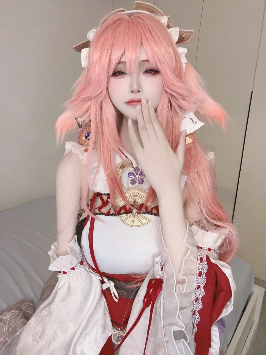 原神cos：白丝护士装刻晴，ol制服雷神太御了！包臀裙申鹤，泳装八重神子让人狂喜！