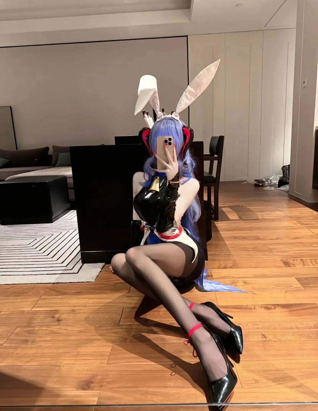原神cos：黑丝+制服，甘雨秘书太合适了！邪魅雷神胡桃反差真大，婚纱刻晴神子让人狂喜！