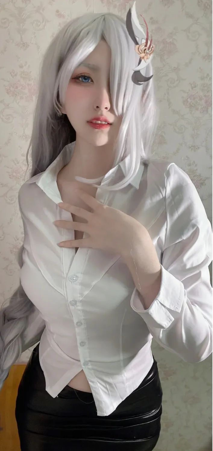 原神cos：申鹤泳装颜值太美了！制服皮裤也不错！雷神女仆装让人狂喜！夜兰姿势超赞！
