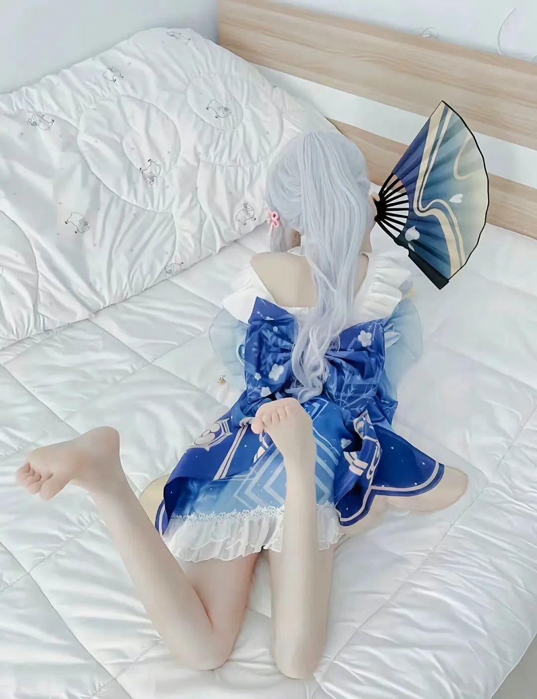 原神cos：JK制服绫华，泳装草神太可爱了！白丝婚纱刻晴让人狂喜！黑丝旗袍申鹤我爱了！