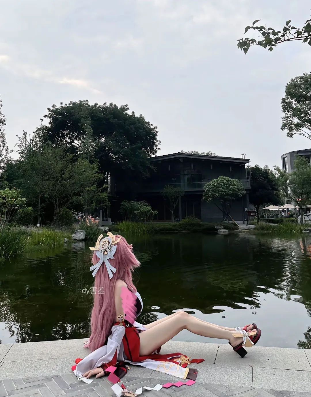 原神cos：白丝+跑车，JK绫华太棒了！女仆申鹤，猫耳雷神让人狂喜！黑丝秘书甘雨谁不爱？