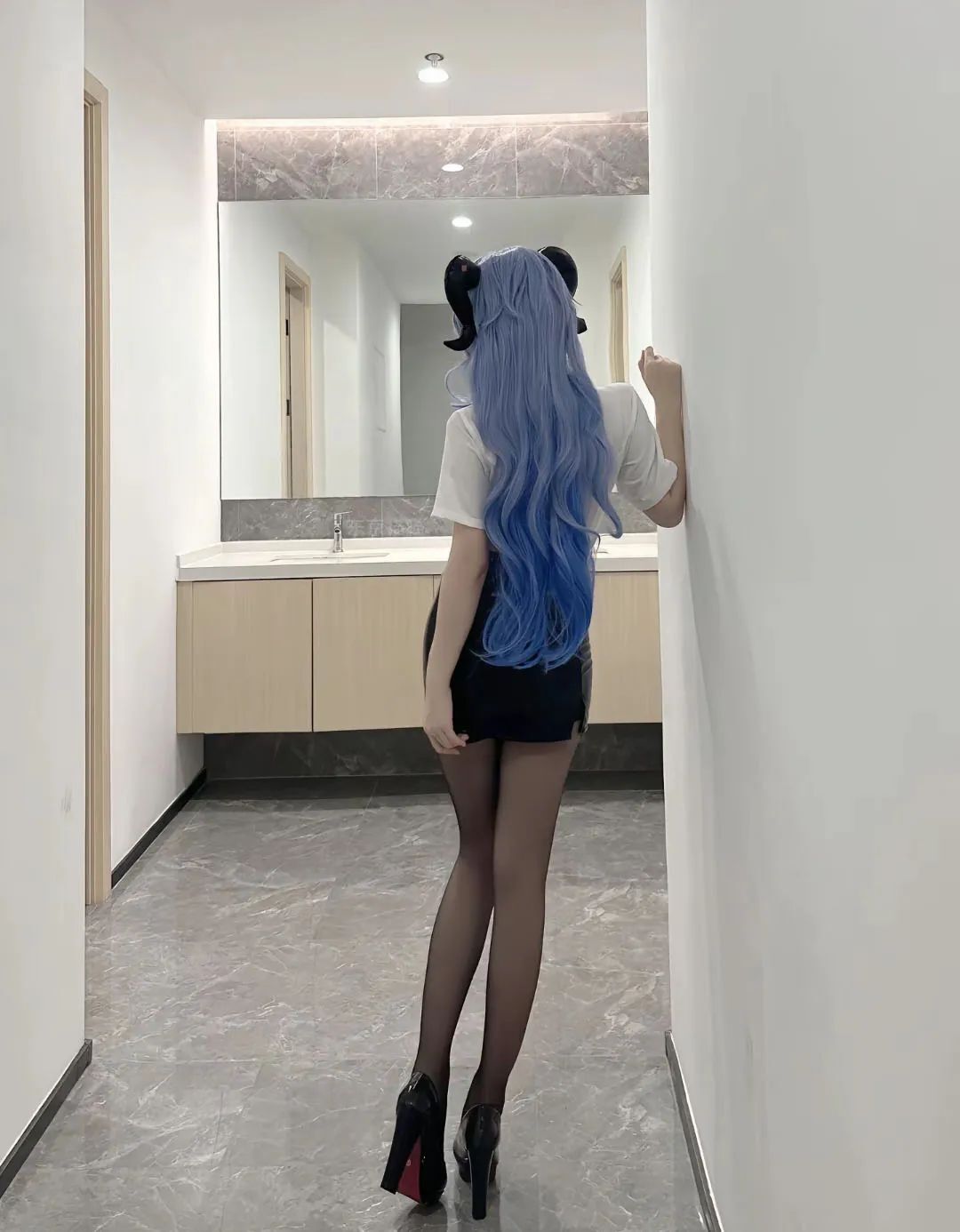 原神cos：白丝+跑车，JK绫华太棒了！女仆申鹤，猫耳雷神让人狂喜！黑丝秘书甘雨谁不爱？
