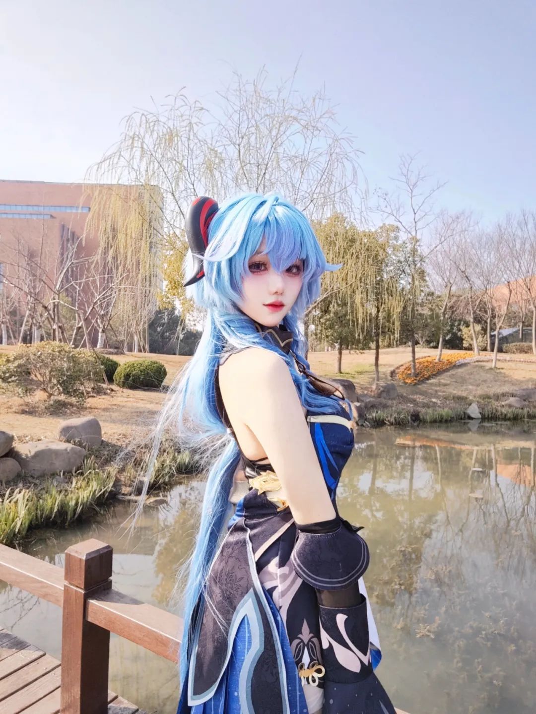 原神cos：优菈大长腿太顶了！制服雷神，女仆申鹤温柔可爱！女仆绫华甘雨也不错！