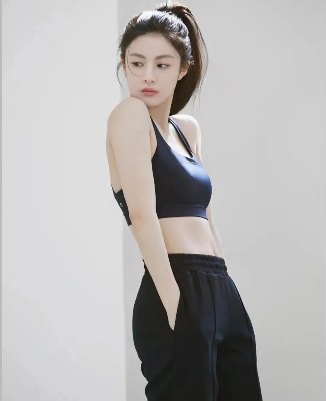 高允贞INS美图壁纸集，《还魂》主演