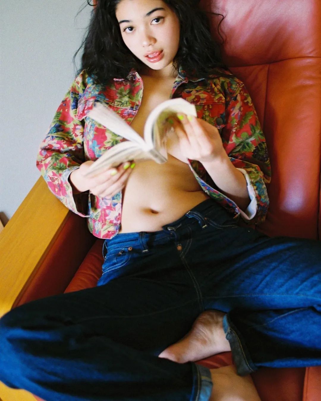 日本混血模特 Mayuri写真，牛仔裤也可以这么性感啊！
