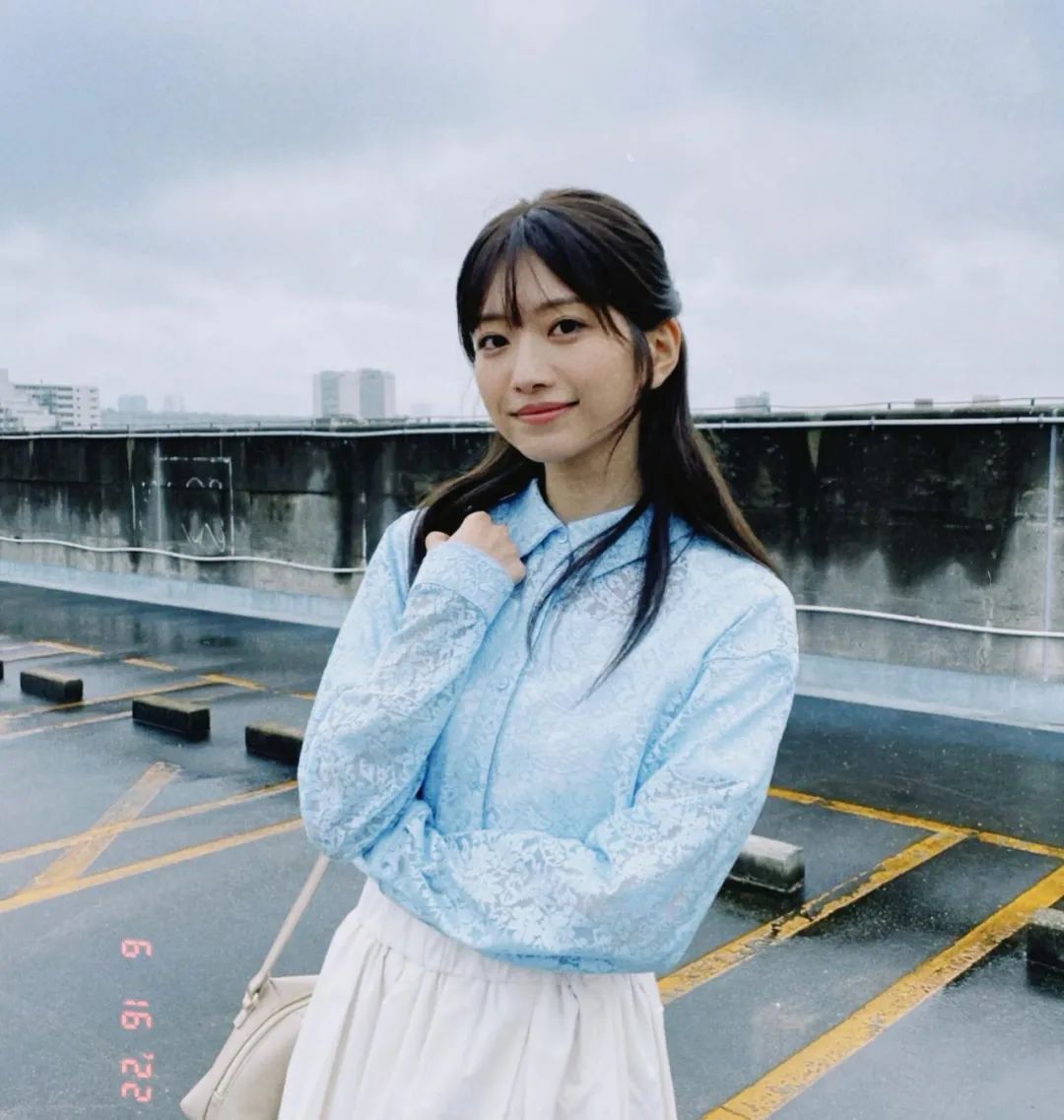 模特小室安未，日本少见的冷淡风清秀气质美女