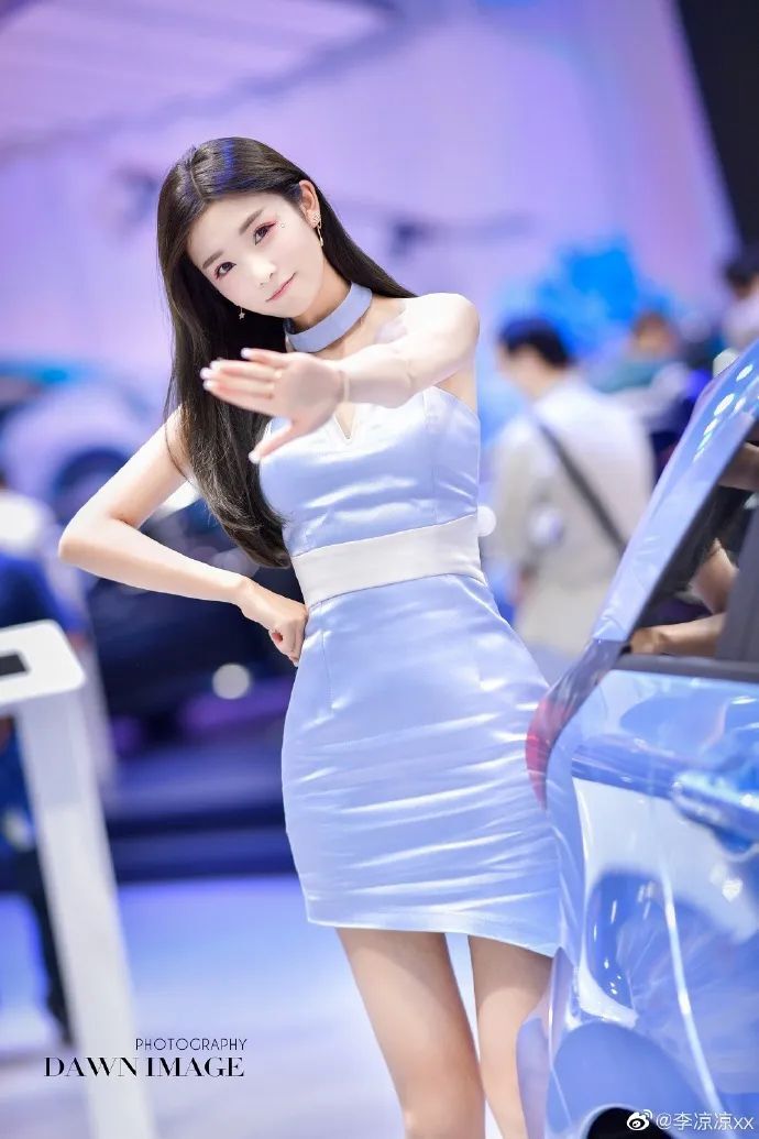 ​小花李凉凉xx，少见的可爱风车模
