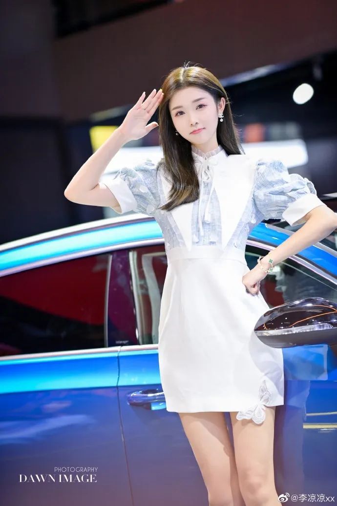 ​小花李凉凉xx，少见的可爱风车模