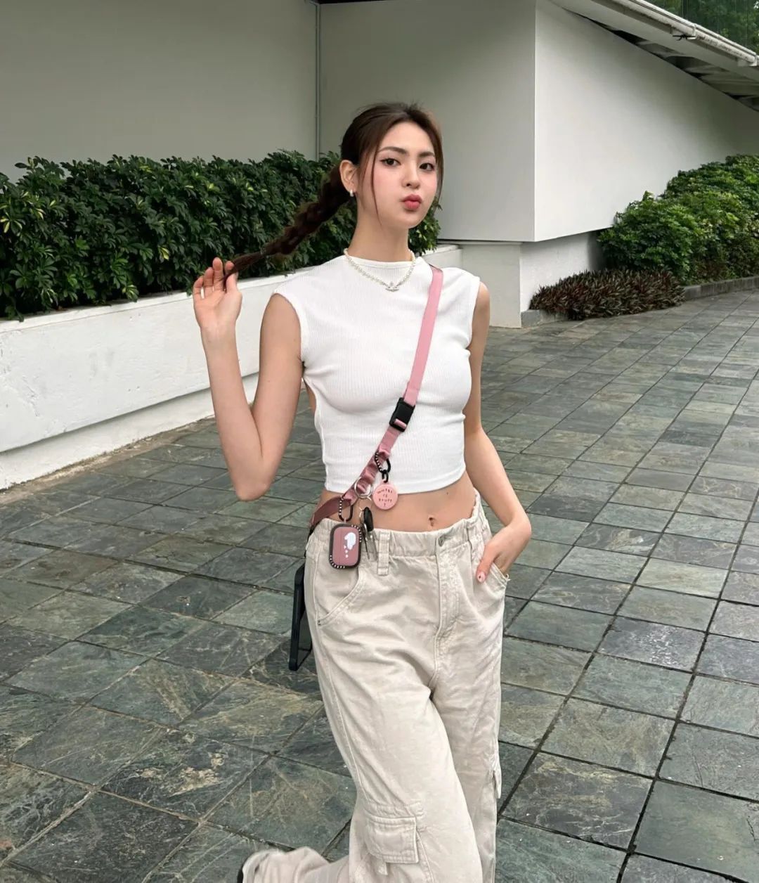 台湾长腿模特rosaxxlin，甜美长相和欧美风的S型曲线