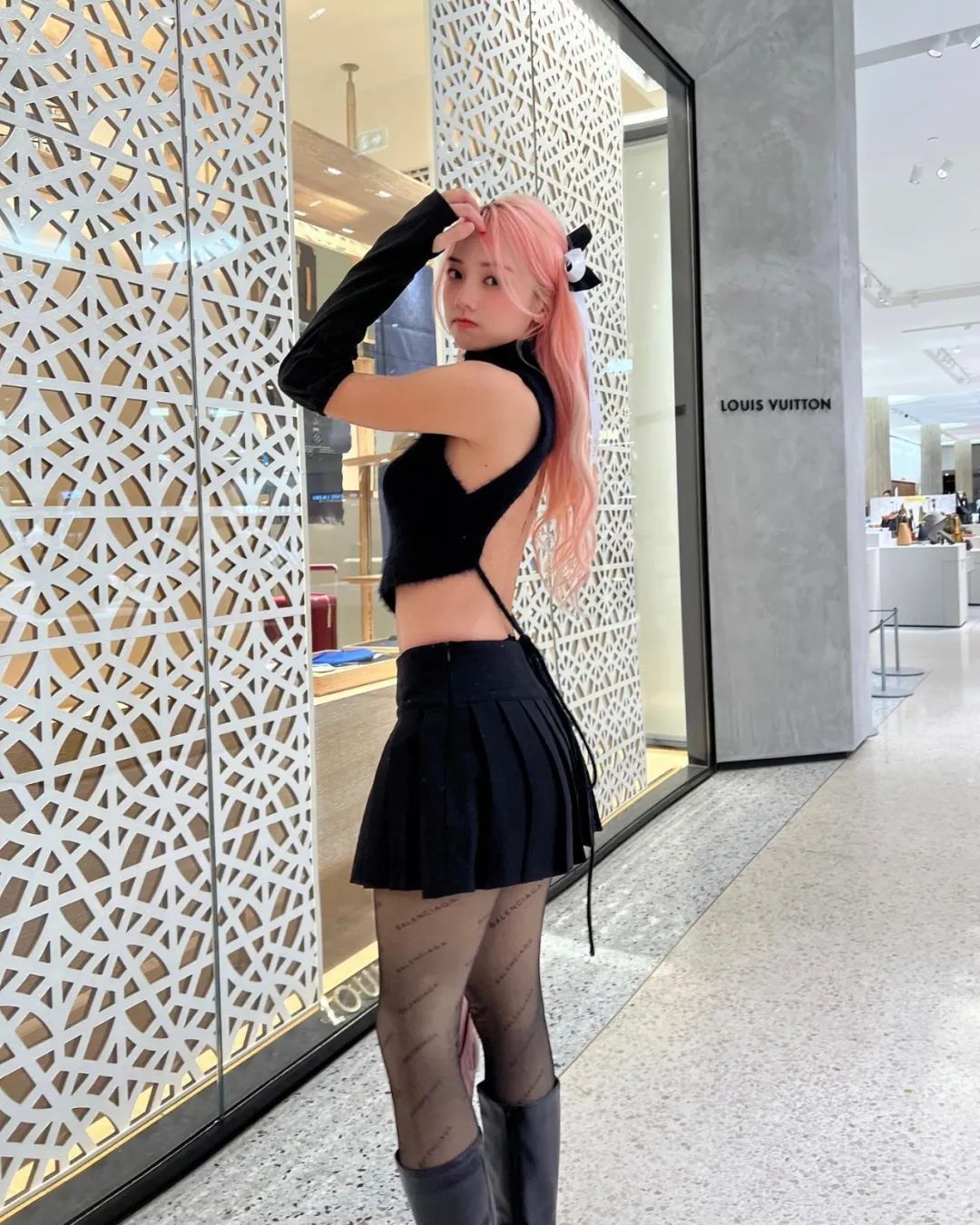 INS美女 | 中越混血的荷兰模特Van Le，揉合中西特色的小姐姐