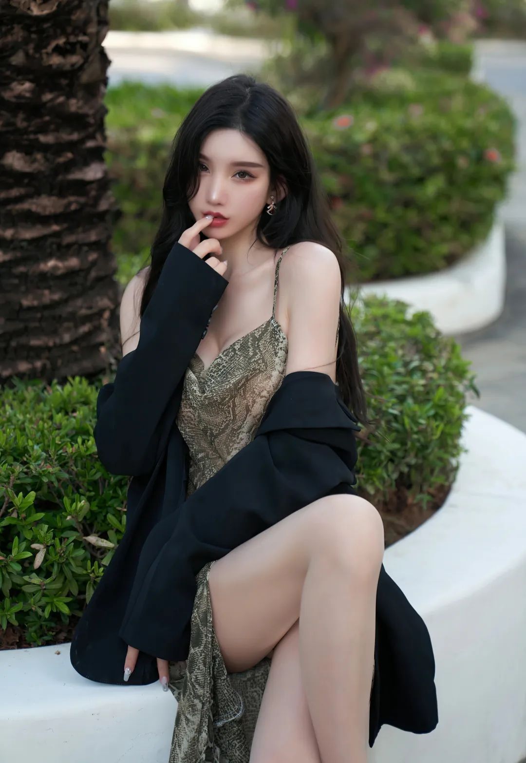 周于希 | 秀人网模特，长腿小姐姐写真